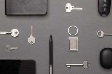 Logotrade Firmengeschenke das Foto: Schlüsselanhänger&Telefonständer aus RCS rec. Zinklegierung