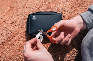 Logotrade Werbegeschenke das Foto: Erste-Hilfe-Set in RCS recycelter Nubuk-PU Tasche