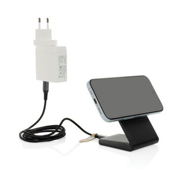 Logotrade werbemittel das Foto: VoltPerch 15W magnetischer Wireless Charger aus RCS rec. ABS
