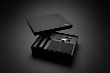 Logotrade corporate gift picture of: Swiss Peak RCS deluxe business gift set w/ water bottle