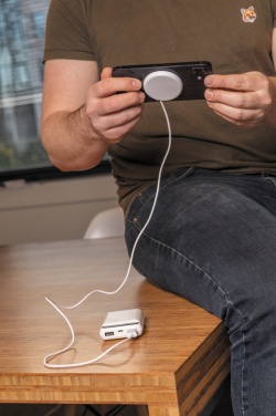 Logo trade ärikingitused foto: 5W magnetiline juhtmevaba laadija