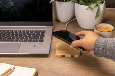 Logotrade reklaamkingitused pilt: Bambusest 10 W juhtmevaba laadija USB-ga