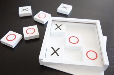Logotrade ärikingitused pilt: Deluxe Tic Tac Toe mäng