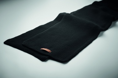 Logotrade ärikingi foto: Talvekomplekt taaskasutatud materjalist, kindad, müts ja sall