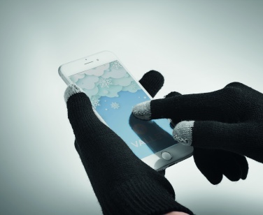 Logo trade ärikingitused foto: Talvekomplekt taaskasutatud materjalist, kindad, müts ja sall