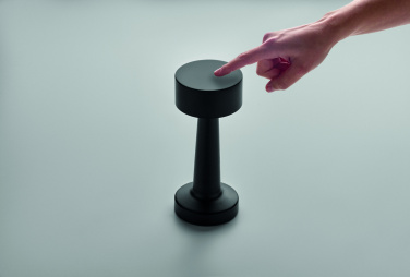 Logo trade reklaamtooted foto: HIERLUZ laetav rauast laualamp