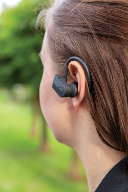 Logotrade mainoslahja ja liikelahja kuva: TWS urheilukuulokkeet latauskotelossa