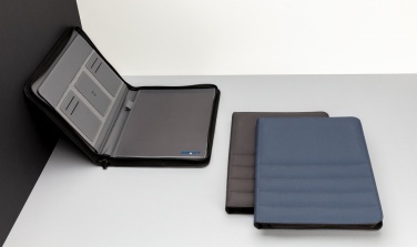 Logotrade liikelahja mainoslahja kuva: Impact AWARE™ RPET A4 portfolio vetoketjulla