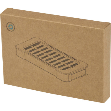 Logotrade verslo dovanos nuotrauka: „Altair“ 5000 mAh 10 W perdirbto plastiko tvirta saulės baterija su įmontuotu žibintuvėliu