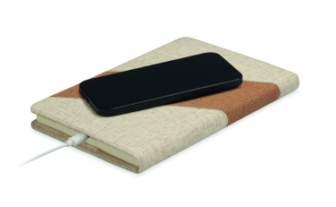 Logotrade ziemassvētku dāvanas foto: A5 piezīmju grāmatiņa ar 15 W lādētāju