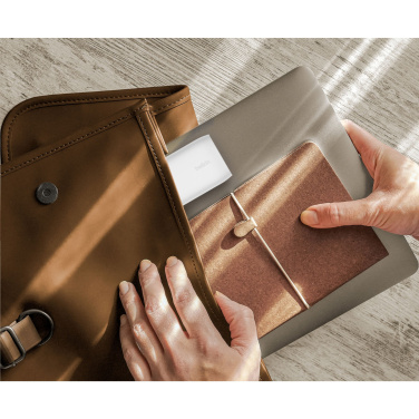 Лого трейд бизнес-подарки фото: Зарядное устройство Belkin BoostCharge с 3 портами