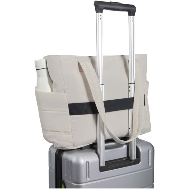 Лого трейд pекламные cувениры фото: Спортивная сумка Puffer для ноутбука с диагональю экрана 15,6 дюйма, изготовленная из переработанных материалов согласно стандарту GRS, объемом 18 л