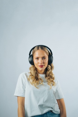 Logotrade profilprodukter bild: Urban Vitamin Cupertino ANC hörlurar RCS rplast