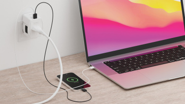 Logotrade profilprodukter bild: SKROSS World Travel Adapter MUV 65W PD med USB C-kabel