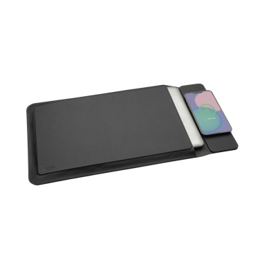 Logotrade profilprodukter bild: Swiss Peak 15W magnetiskt laddningsfodral för laptop 14-15,6