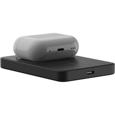 Logotrade kampanjprodukter bild: Xtorm Go2 trådlös powerbank på 15 W, 5 000 mAh